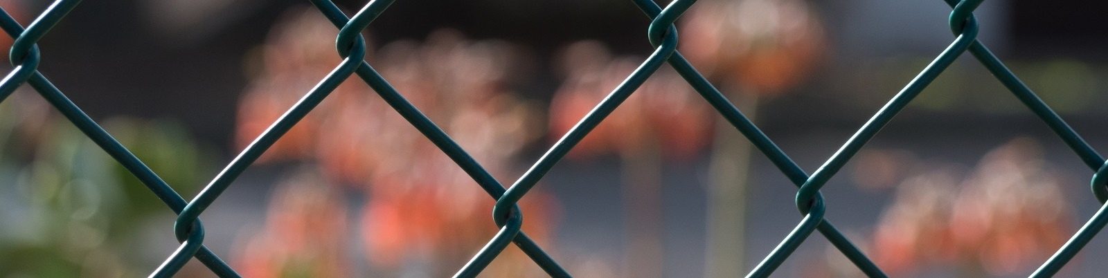 Thermoplastic powder coatings for metal fences